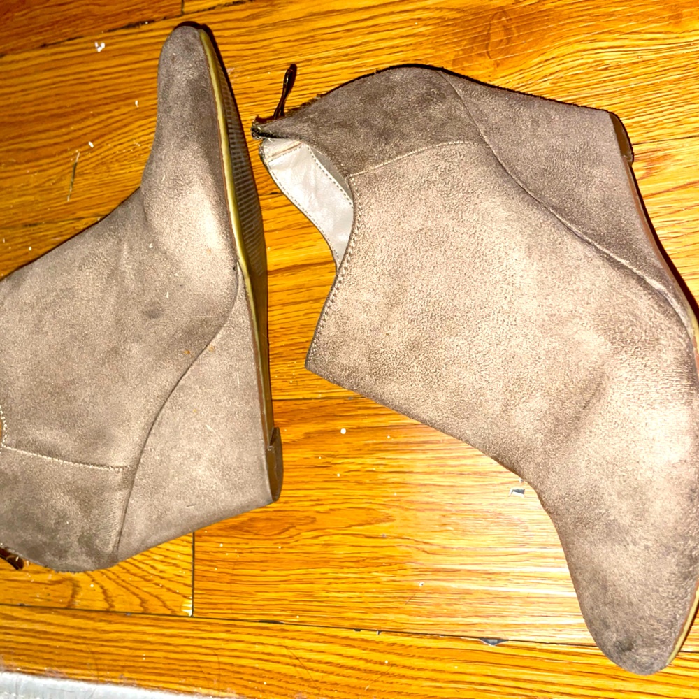 Xappeal suede wedge ankle booties